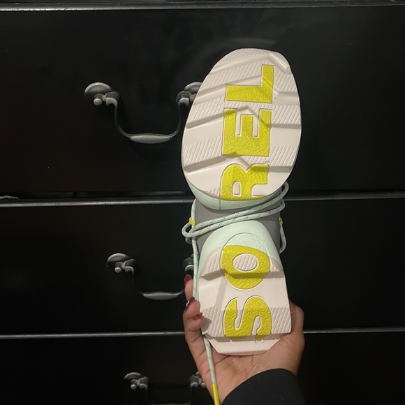 NOT SOLD Sorel impact lace up sneaker size 8 - Picture 3 of 5